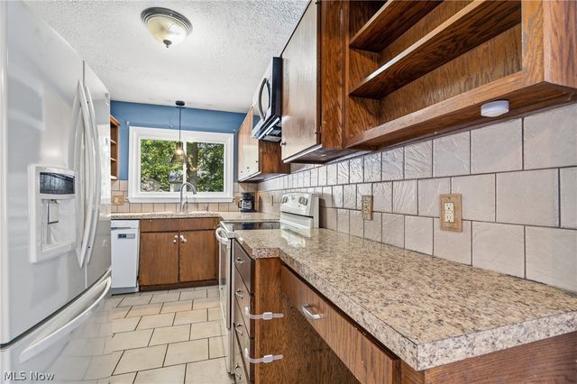 1932 7th Street, Cuyahoga Falls, OH 44221