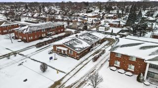 23301 Kelly Road, Eastpointe, MI 48021