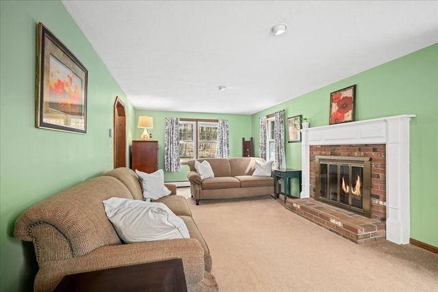 5 Garrison Heights Drive, Oxford, MA 01540