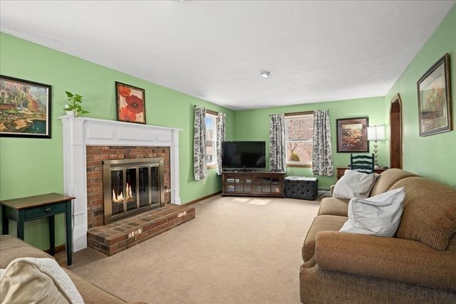 5 Garrison Heights Drive, Oxford, MA 01540