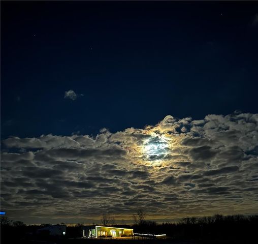 1564 N 450th Road, Baldwin City, KS 66006