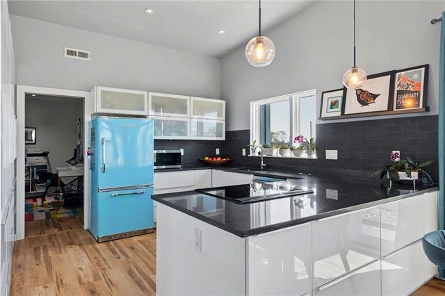 1564 N 450th Road, Baldwin City, KS 66006