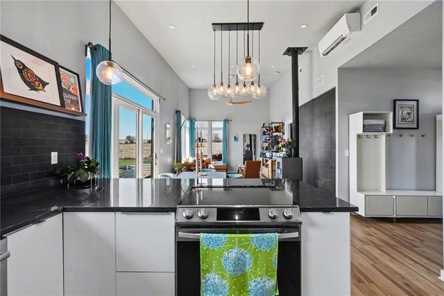 1564 N 450th Road, Baldwin City, KS 66006