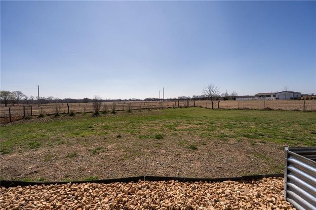 1564 N 450th Road, Baldwin City, KS 66006