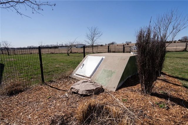 1564 N 450th Road, Baldwin City, KS 66006