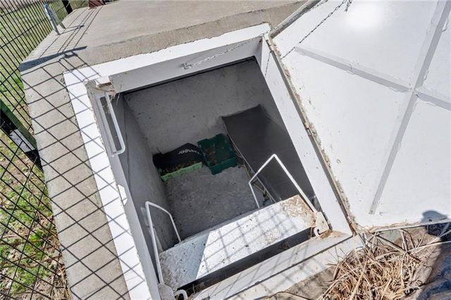 1564 N 450th Road, Baldwin City, KS 66006