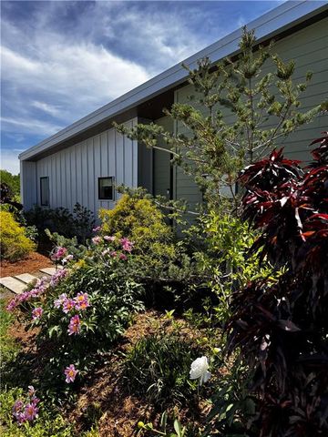 1564 N 450th Road, Baldwin City, KS 66006