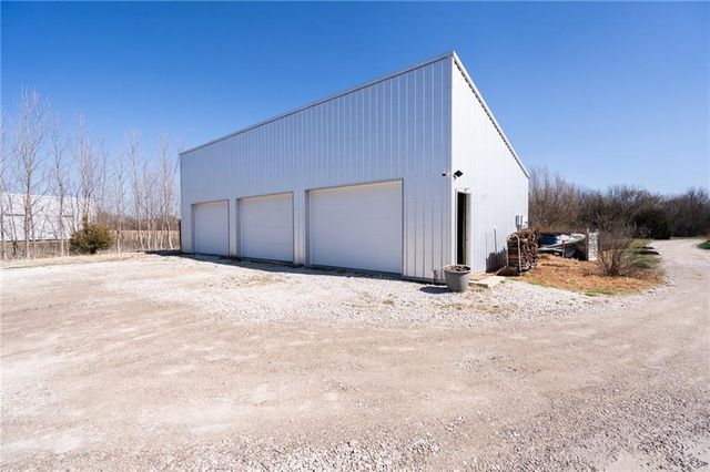 1564 N 450th Road, Baldwin City, KS 66006