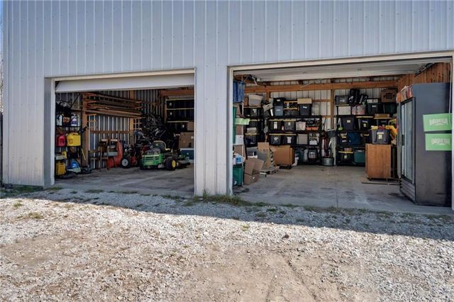 1564 N 450th Road, Baldwin City, KS 66006