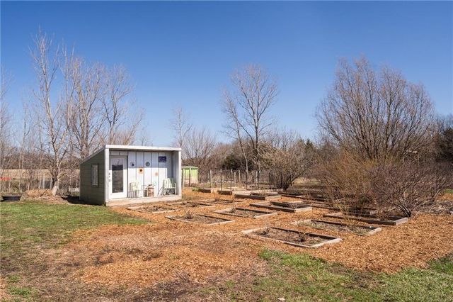 1564 N 450th Road, Baldwin City, KS 66006