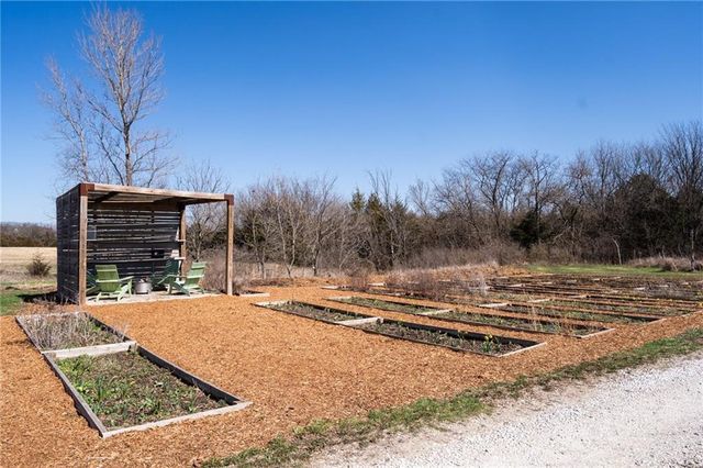 1564 N 450th Road, Baldwin City, KS 66006