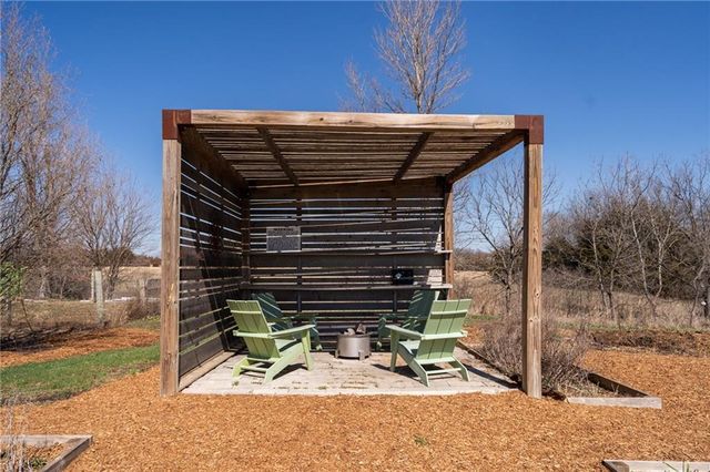 1564 N 450th Road, Baldwin City, KS 66006