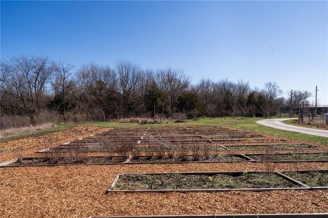 1564 N 450th Road, Baldwin City, KS 66006