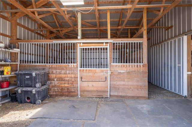 1564 N 450th Road, Baldwin City, KS 66006