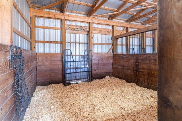 1564 N 450th Road, Baldwin City, KS 66006