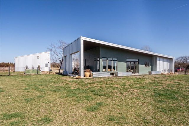1564 N 450th Road, Baldwin City, KS 66006