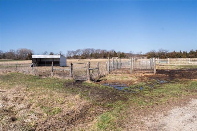 1564 N 450th Road, Baldwin City, KS 66006