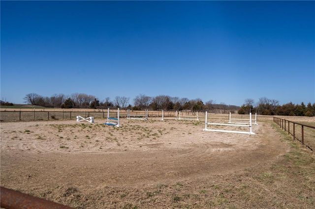 1564 N 450th Road, Baldwin City, KS 66006