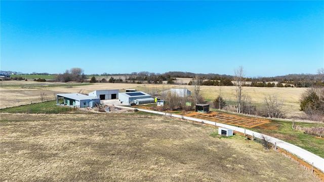 1564 N 450th Road, Baldwin City, KS 66006