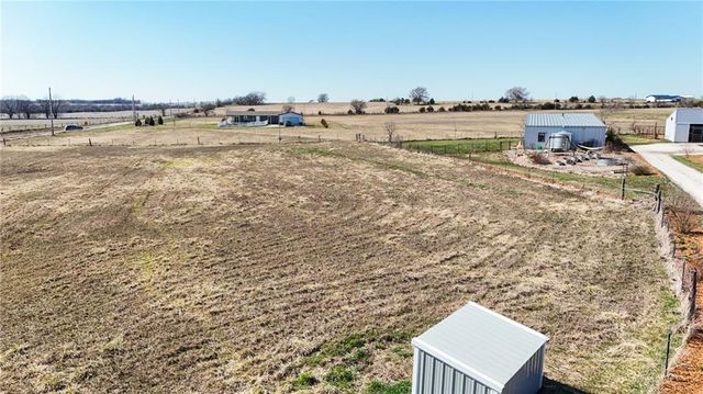 1564 N 450th Road, Baldwin City, KS 66006