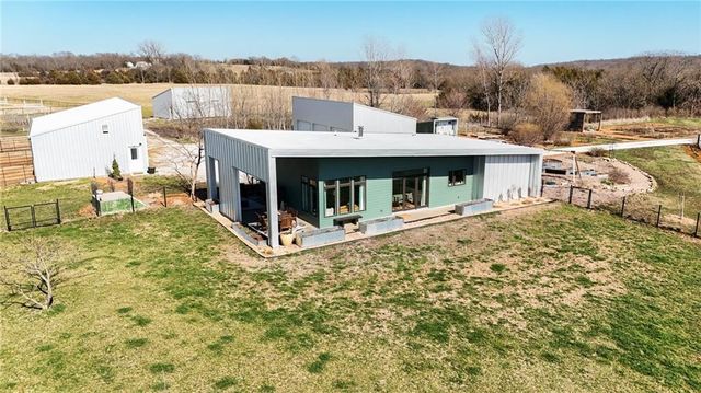 1564 N 450th Road, Baldwin City, KS 66006