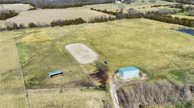 1564 N 450th Road, Baldwin City, KS 66006