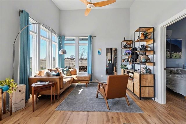 1564 N 450th Road, Baldwin City, KS 66006