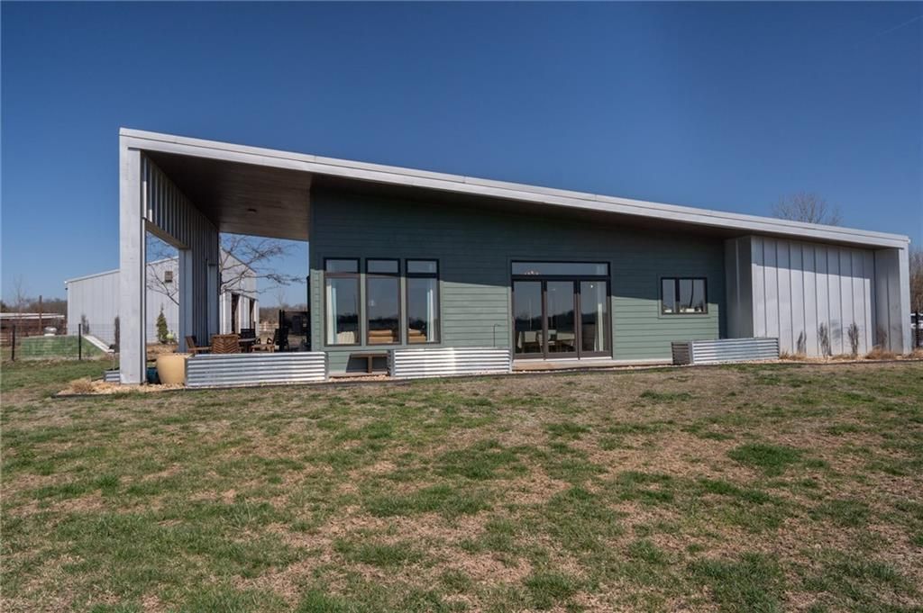 1564 N 450th Road, Baldwin City, KS 66006