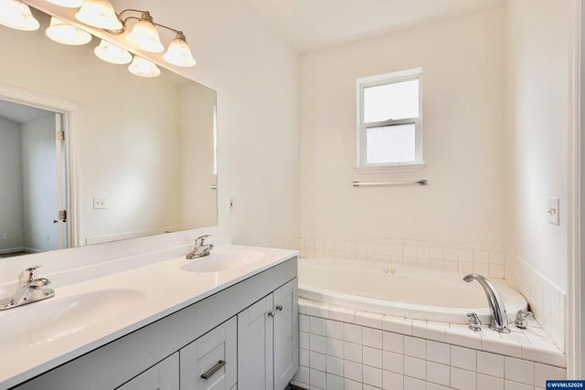 979 Burley Hill Dr NW, Salem, OR 97304