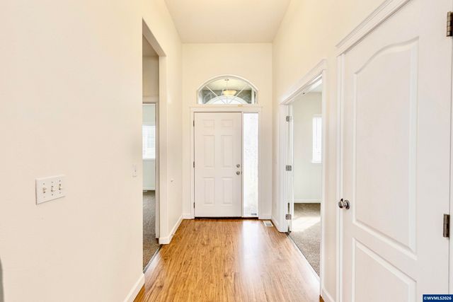 979 Burley Hill Dr NW, Salem, OR 97304