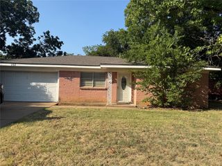 107 SE Harris Street, Burleson, TX 76028