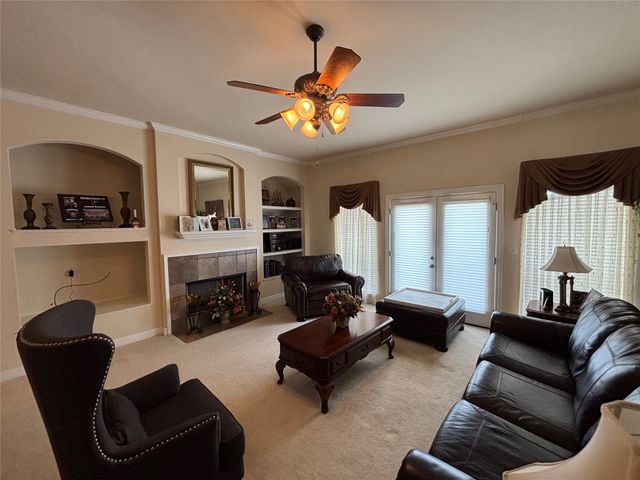 215 Avondale Lane, Bossier City, LA 71112