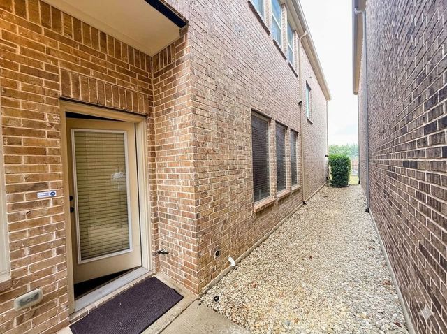 6722 Deleon Street, Irving, TX 75039