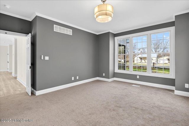 10206 Easum Rd, Louisville, KY 40299