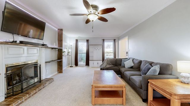 404 Boscobel Ct, Clarksville, TN 37040