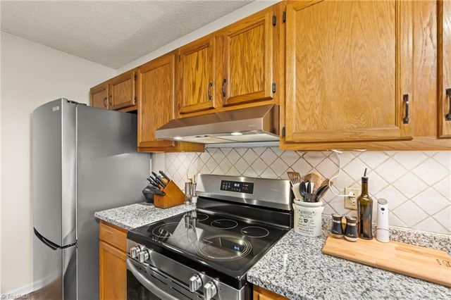 6 Oak Ridge Drive, Thomasville, NC 27360