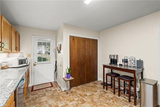 6 Oak Ridge Drive, Thomasville, NC 27360
