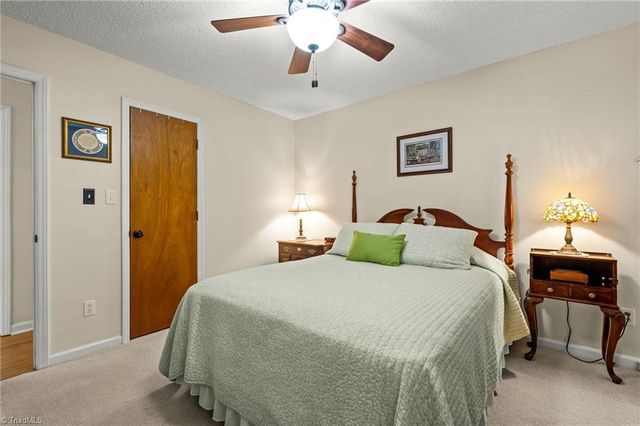 6 Oak Ridge Drive, Thomasville, NC 27360