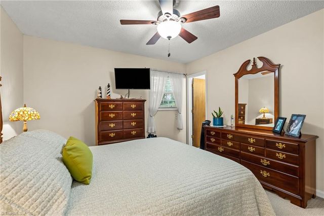6 Oak Ridge Drive, Thomasville, NC 27360