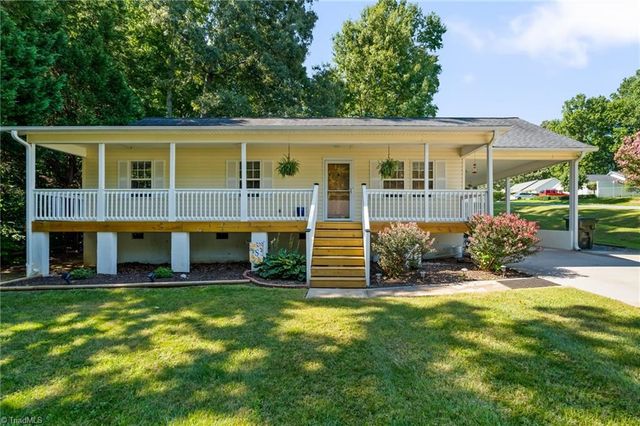 6 Oak Ridge Drive, Thomasville, NC 27360