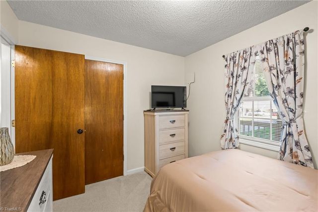 6 Oak Ridge Drive, Thomasville, NC 27360
