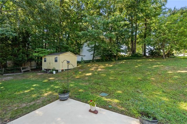 6 Oak Ridge Drive, Thomasville, NC 27360