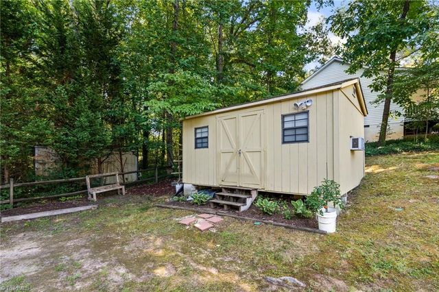 6 Oak Ridge Drive, Thomasville, NC 27360