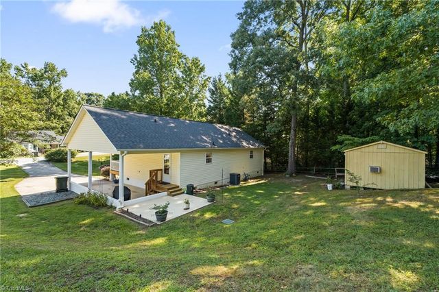 6 Oak Ridge Drive, Thomasville, NC 27360