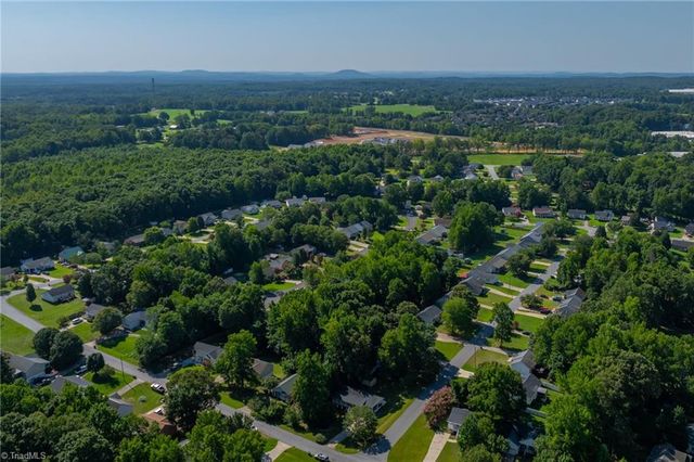 6 Oak Ridge Drive, Thomasville, NC 27360