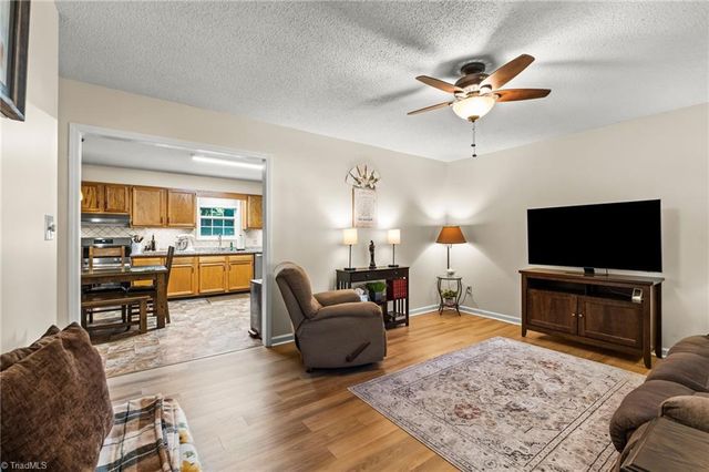 6 Oak Ridge Drive, Thomasville, NC 27360