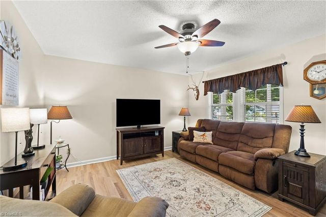 6 Oak Ridge Drive, Thomasville, NC 27360
