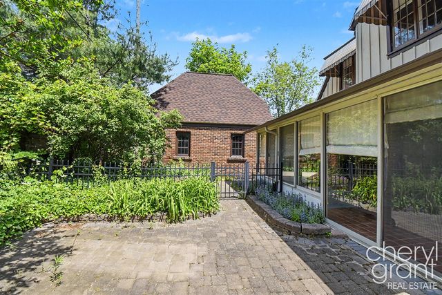 1139 Cadillac Drive, Grand Rapids, MI 49506