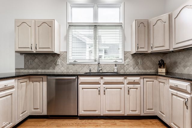 7853 Clearwater Parkway, Indianapolis, IN 46240