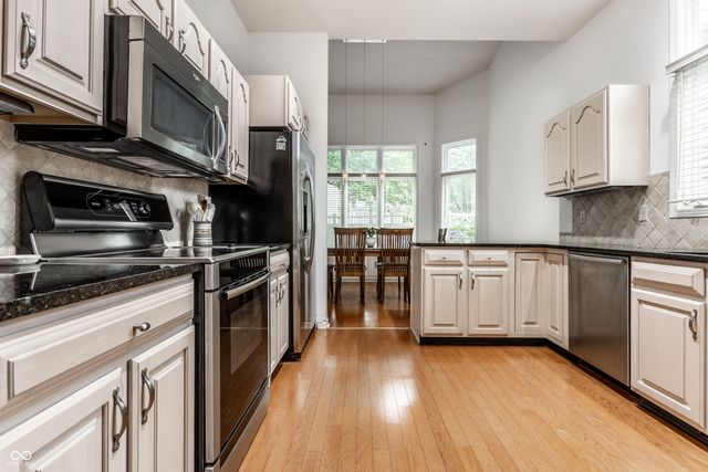 7853 Clearwater Parkway, Indianapolis, IN 46240